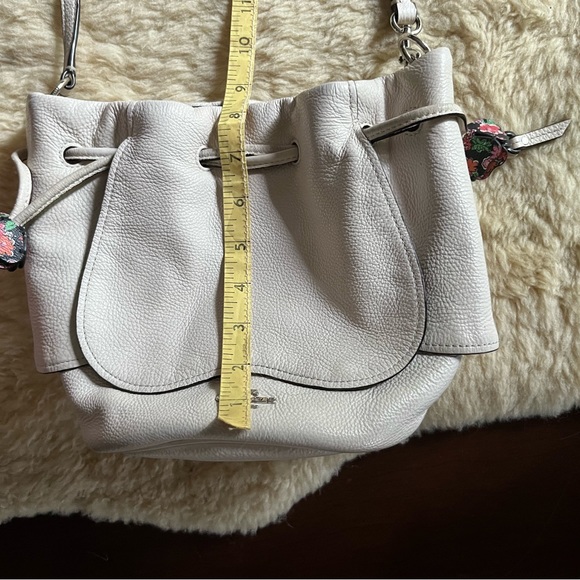 Authentic Coach Drawstring Crossbody Petal Bag Pebble Leather Chalk White EUC - Picture 12 of 15